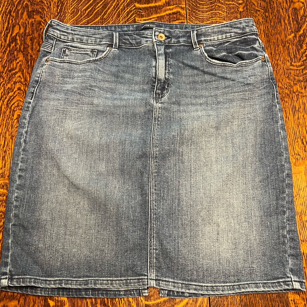 Lands End Women’s Skirt Denim Short Very Good Condition Size 14